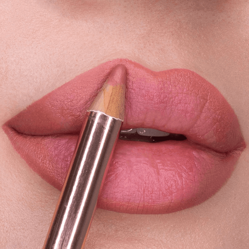 كيارا فيراني ليب لاينر كيس ماركر 03