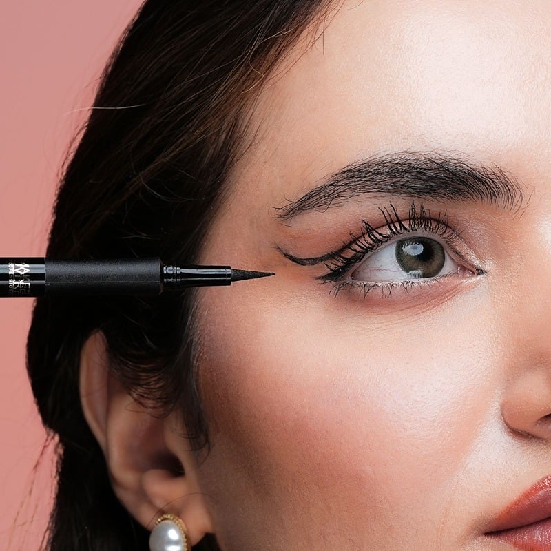 ميك أوفر 22 آيلاينر سائل دقيق