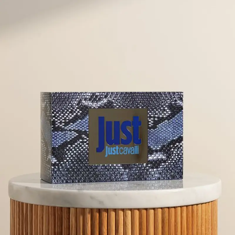 روبيرتو كاڤالي طقم هدية جاست كاڤالي للرجال (75 مل أو دي تواليت + 100 مل لوشن للجسم + حقيبة)