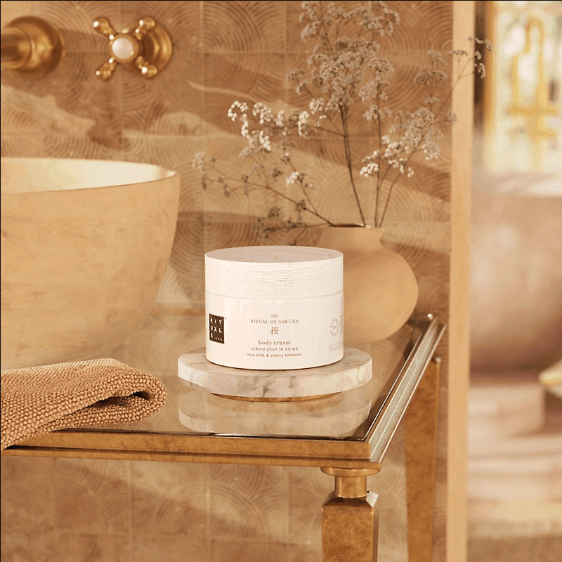 ريتشوال أوف ساكورا كريم للجسم