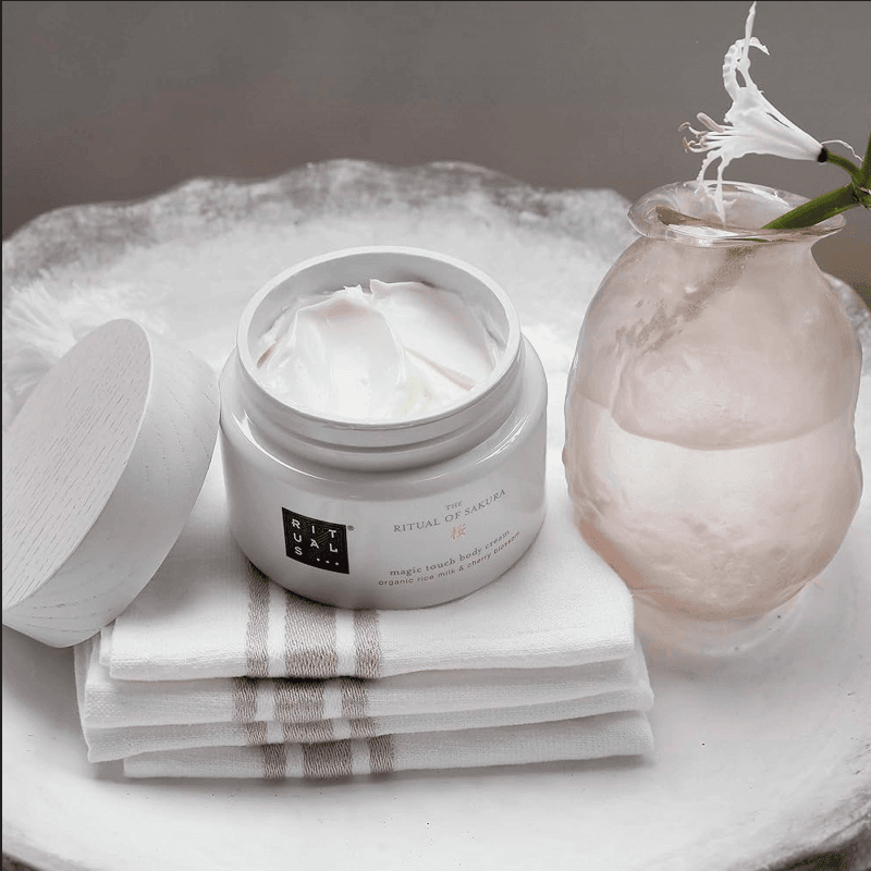 ريتشوال أوف ساكورا كريم للجسم