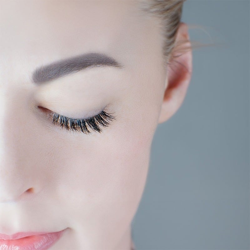 بينيتي لندن رموش طبيعية - كراميل 03