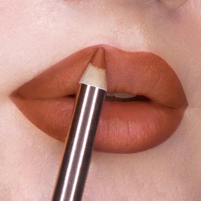 كيارا فيراني ليب لاينر كيس ماركر 08